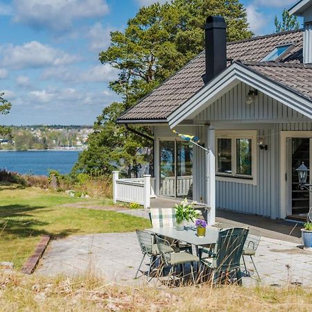 Elegant Home With Stunning Sea View And Garden ストックホルム エクステリア 写真