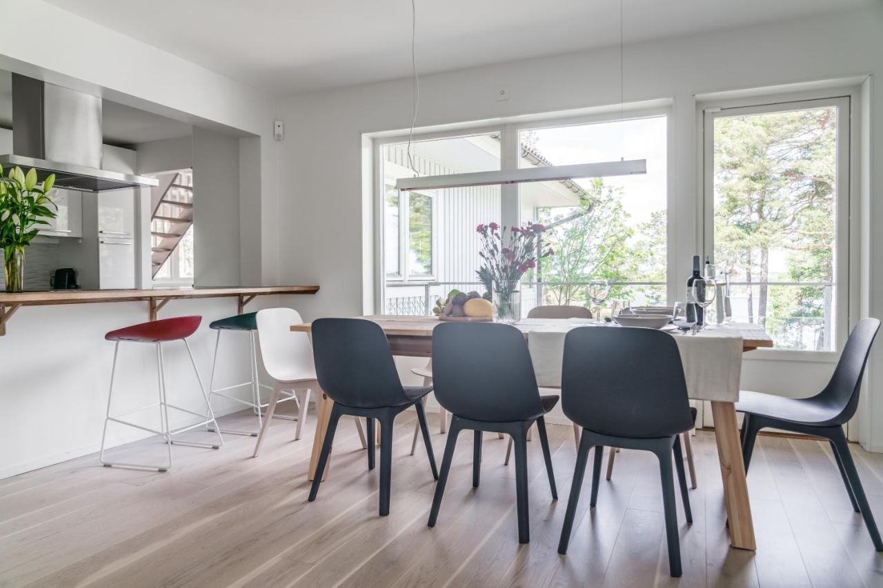 Elegant Home With Stunning Sea View And Garden ストックホルム エクステリア 写真
