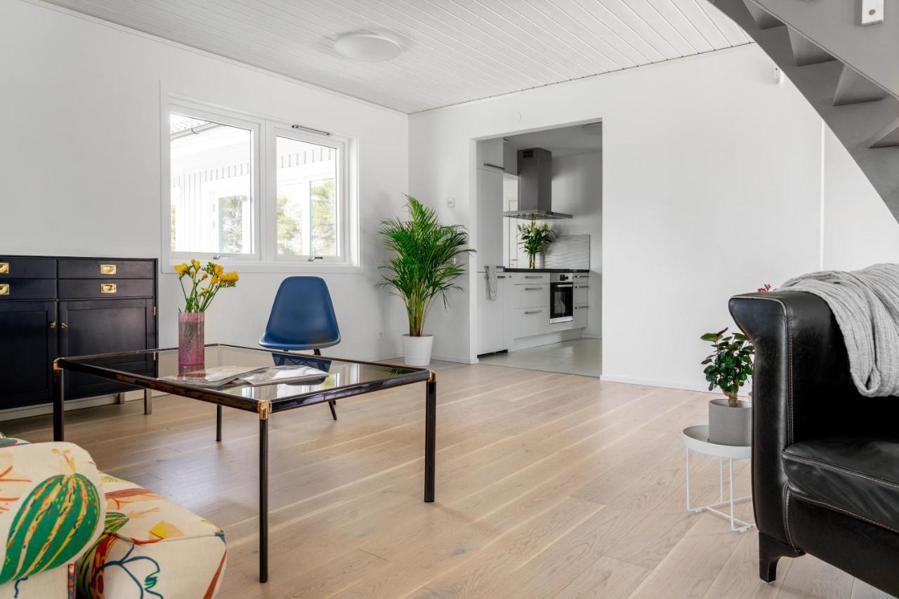 Elegant Home With Stunning Sea View And Garden ストックホルム エクステリア 写真