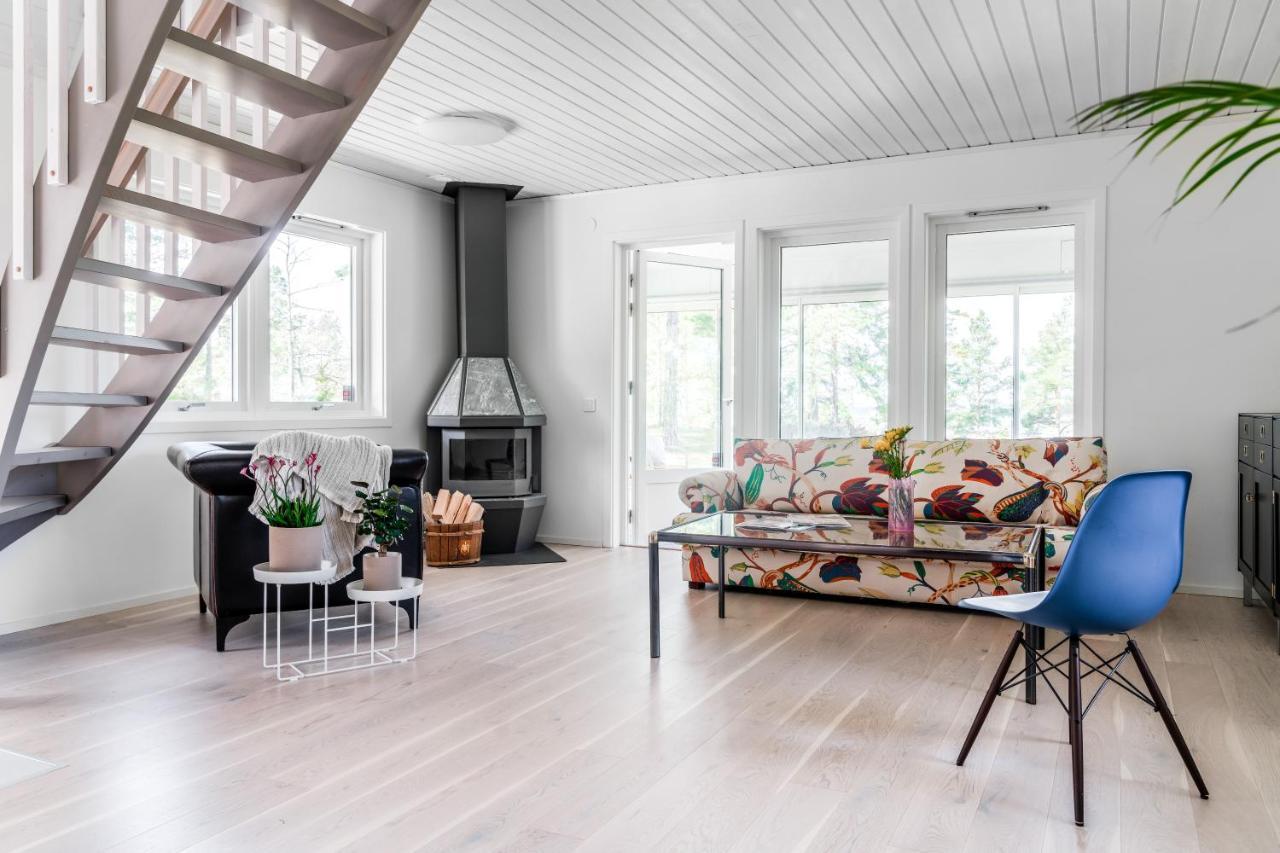 Elegant Home With Stunning Sea View And Garden ストックホルム エクステリア 写真