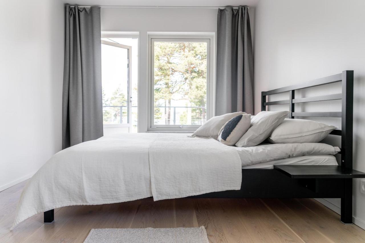 Elegant Home With Stunning Sea View And Garden ストックホルム エクステリア 写真
