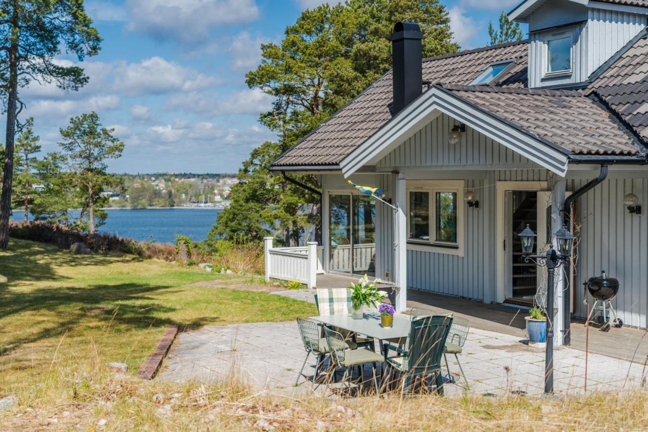 Elegant Home With Stunning Sea View And Garden ストックホルム エクステリア 写真